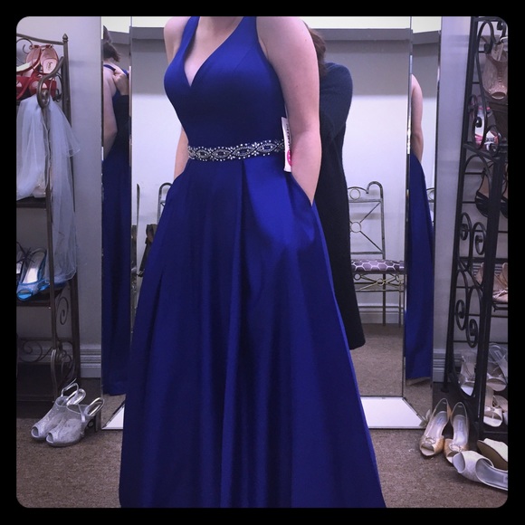 Dresses & Skirts - ✳️Full length gown